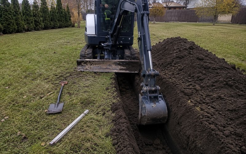 Tranšeju rakšana ar mini ekskavatoru